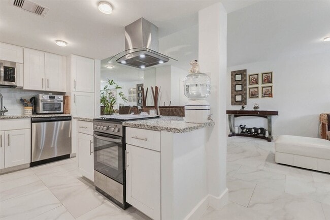 Photo - 2234 S Piney Point Rd Unidad 110