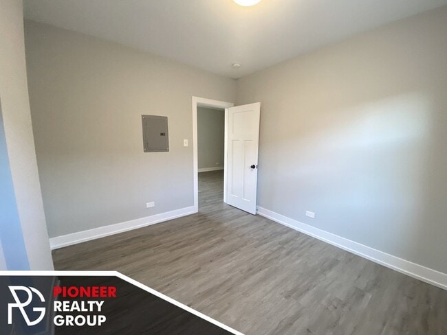 Photo - 715 W Brompton Ave Unit 3