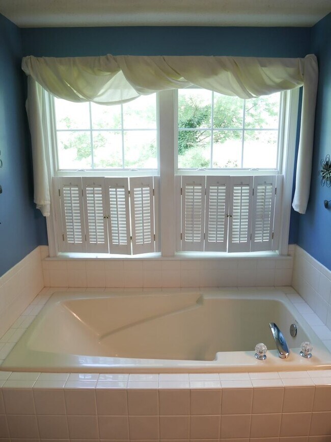 Your Dream Home Awaits! 5 Bedroom Home Gl... Rental House Rental in