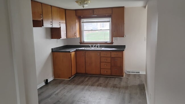 Photo - 428 Peacock Walk