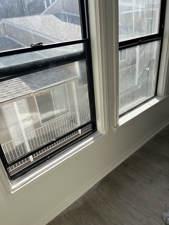 Photo - 547 Gayley Ave