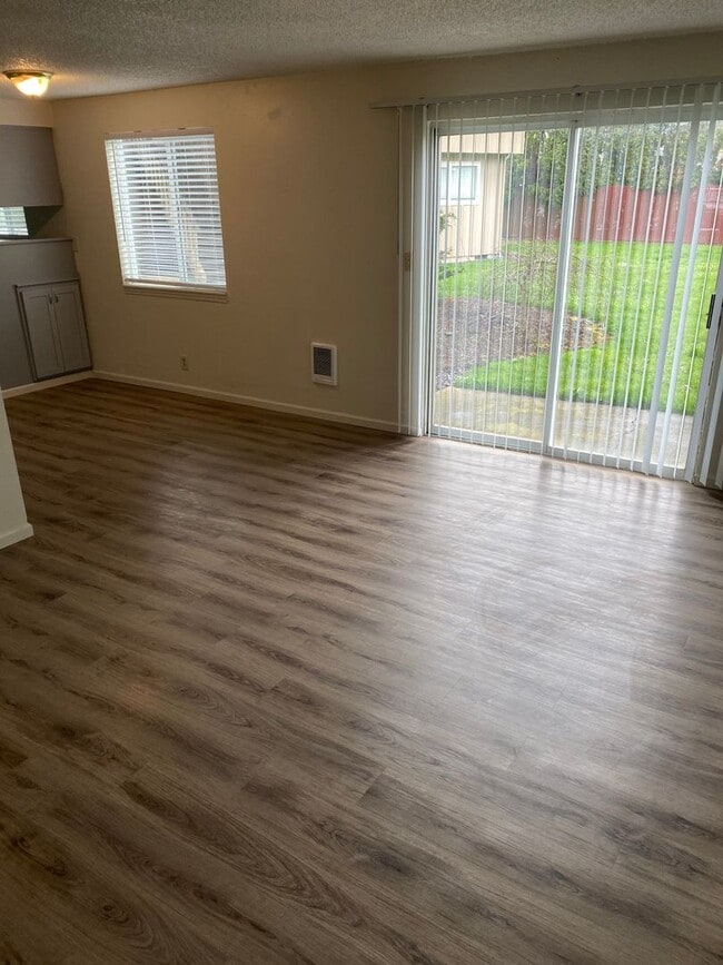 Photo - (905) Draper Arms Apartments - 2 Bedroom / 1 Bathroom (UPDATED) Unit 638-5 (R)