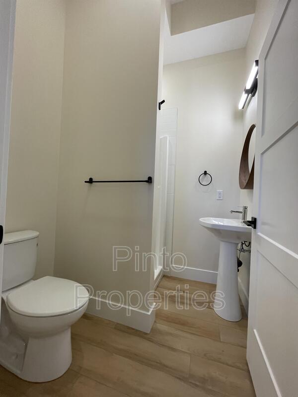 Photo - 8717-8110 110 St NW