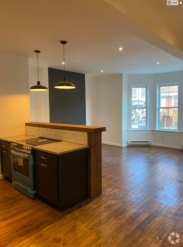 Building Photo - 249 1st St Rental