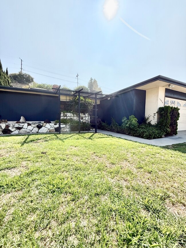 Building Photo - 1220 Crest Vista Dr Rental