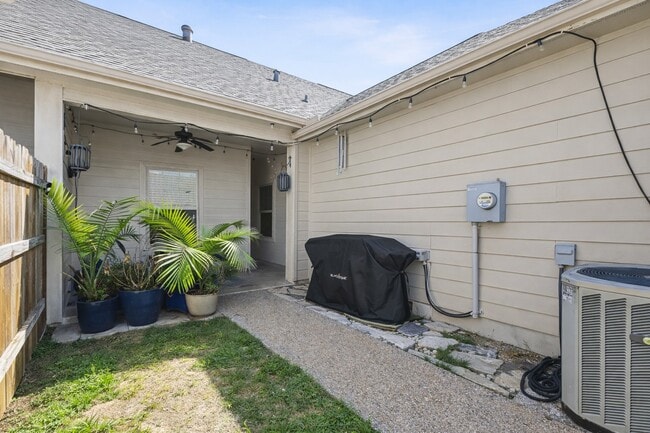 Photo - 3825 Silverthorne Ln