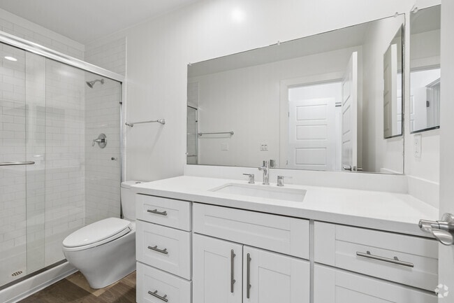 2BR, 2BA - 1096SF - Primary Bathroom
