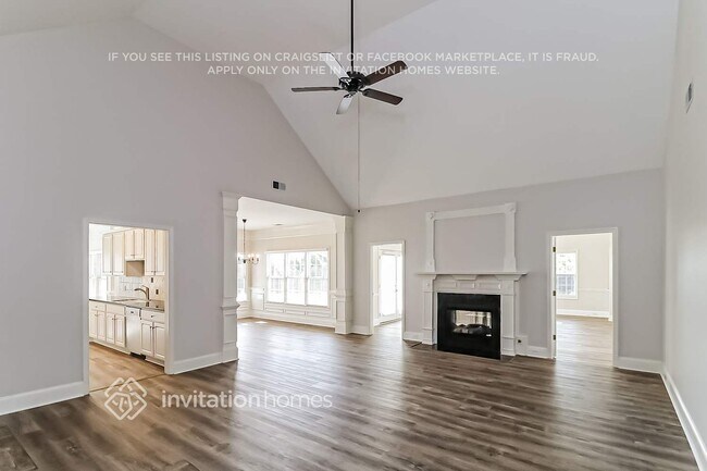Photo - 17 Windermere Bend NW
