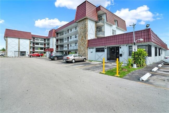 Building Photo - 1335 W 68th St Unit 1335 W 68th St  207 Rental
