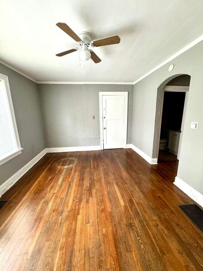 4223 Ellenwood Ave Unit 102