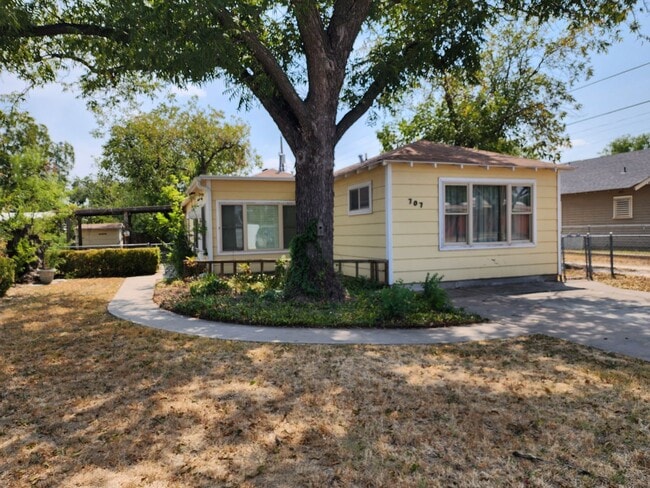 Photo - Cozy 3 bedroom 1 bath 1432 sq ft home COMING SOON!