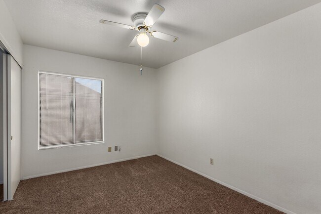 Building Photo - Charming 3 bed 2 bath home in Peoria!