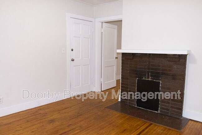 Photo - 1113 E 8th St Unit 4