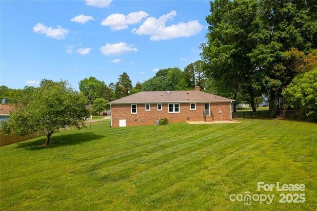 Photo - 16824 Knoxwood Dr House