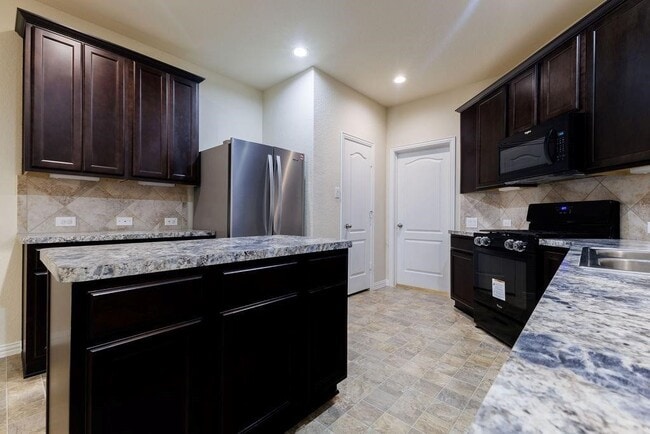 Photo - 11413 Hackmatack Way