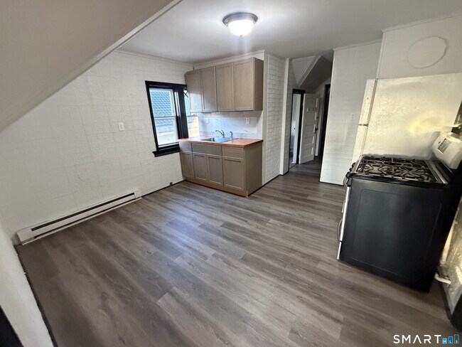 39 Houston St Unit 3
