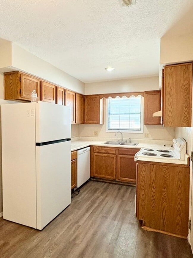Photo - 531-C. N Oak Grove Ave