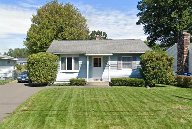 Building Photo - 2 BD  1 BA  South Colonie Schools