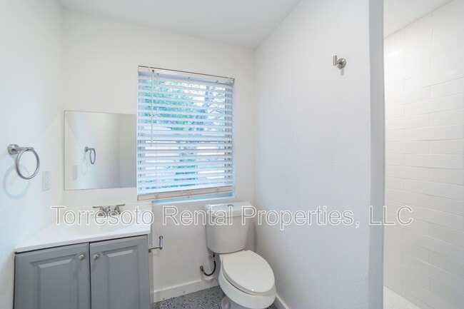 Photo - 823 N Trinity