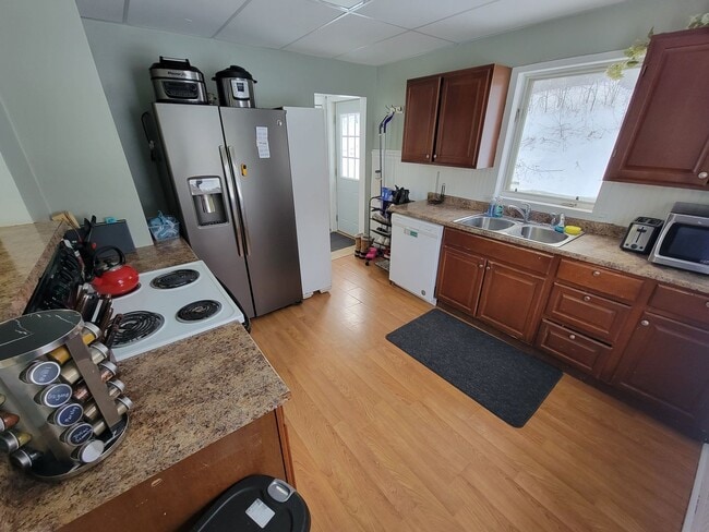 Photo - AVAILABLE JUNE - Updated 4 Bed 2 Bath