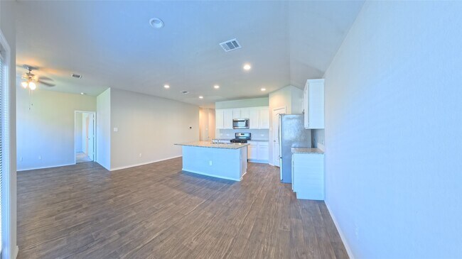 Photo - 4722 Lombardy Fire Trail