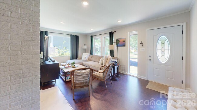 Photo - 640 Manhasset Rd