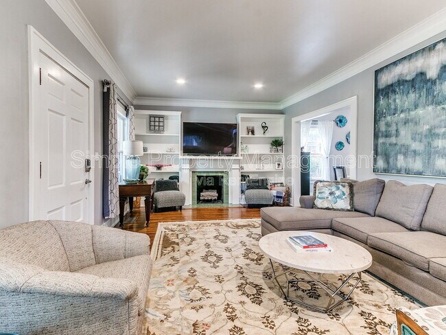 223 NW 21st St