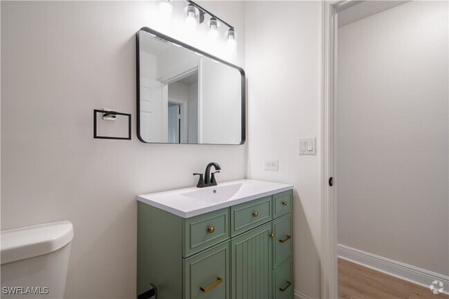 Building Photo - 102 SE 39th Terrace Rental