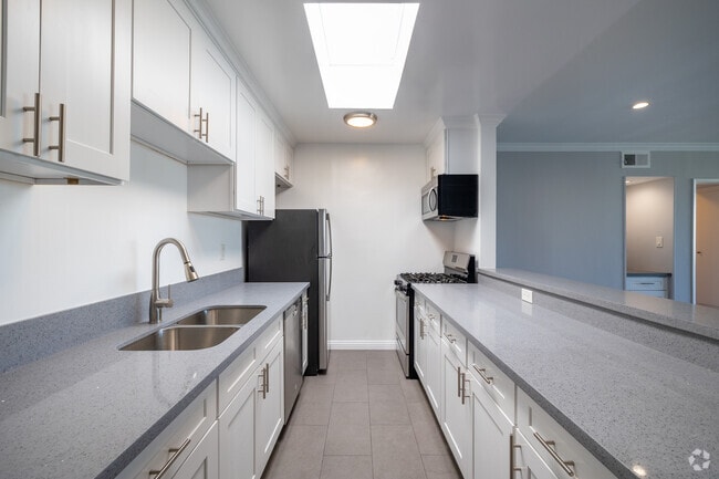 2BR, 2BA - 1,100SF - Kitchen