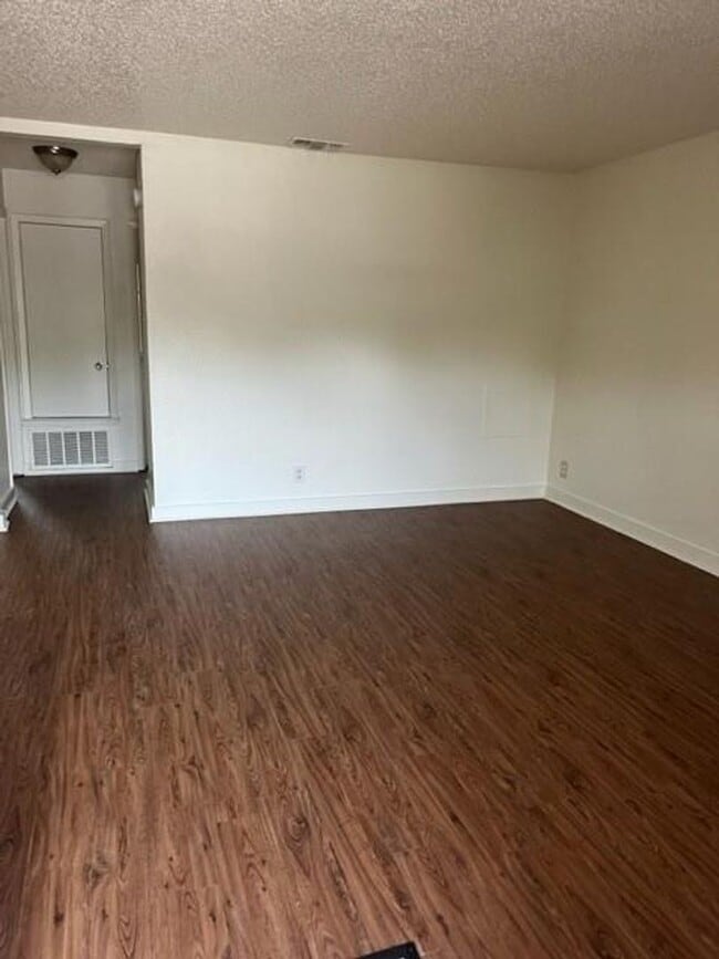Photo - 304 Algerita Dr Unit B