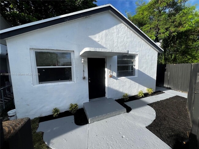 Building Photo - 1601 NW 50th St Unit 2 Rental