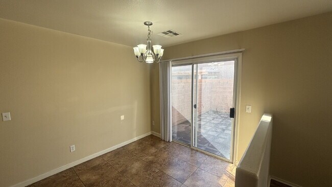 Photo - Move in Ready 3 bedroom 2.5 Bath Townhome