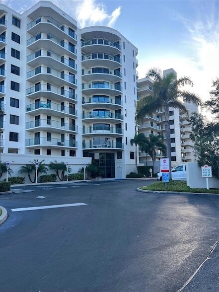 Photo - 670 Island Way Unit 400