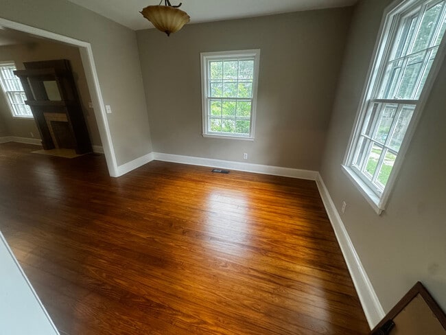 Photo - Room in House on Winburn Terrace