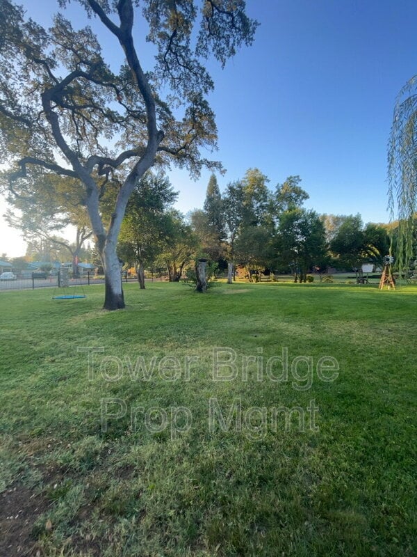 5770 Hoffman Ln