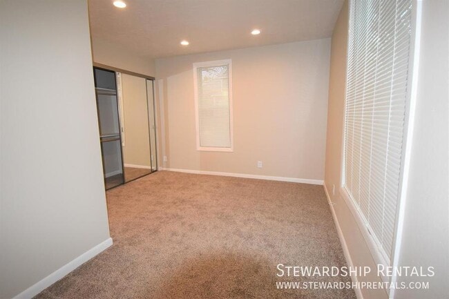 Photo - 893 W 5th Ave Unit 2