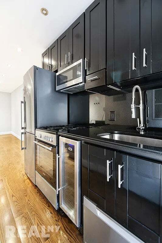 Photo - 127 E 7th St Unit 1B