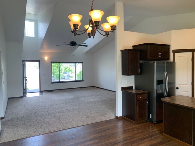 Photo - Broadmoore Estates Rancher