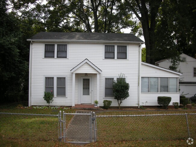 Building Photo - 4832 N Tryon St Rental