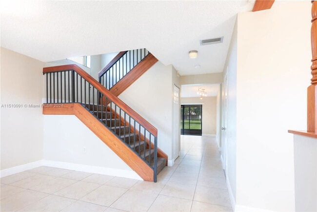 231 Lakeside Cir
