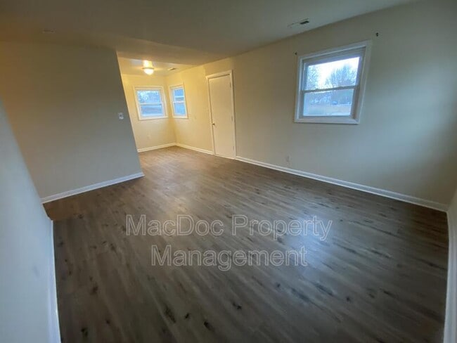 Photo - 1804 Airport Ave