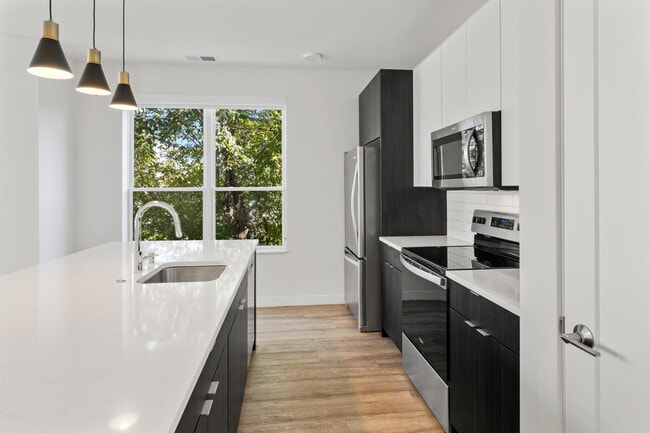 Photo - 5945 6th Ave Apartamento