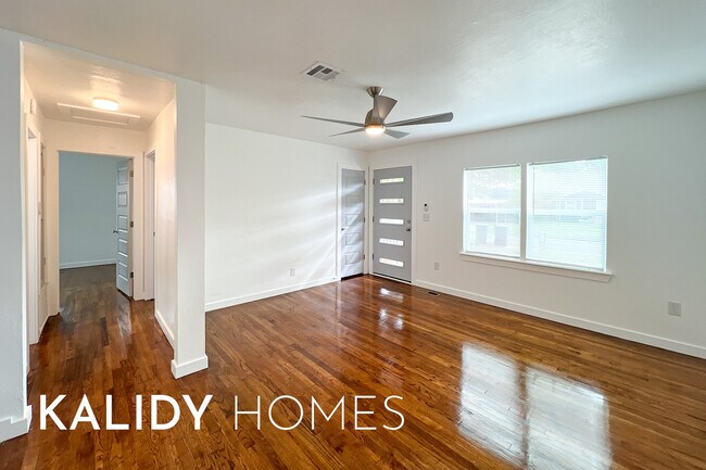 Photo - 909 SW 48th St