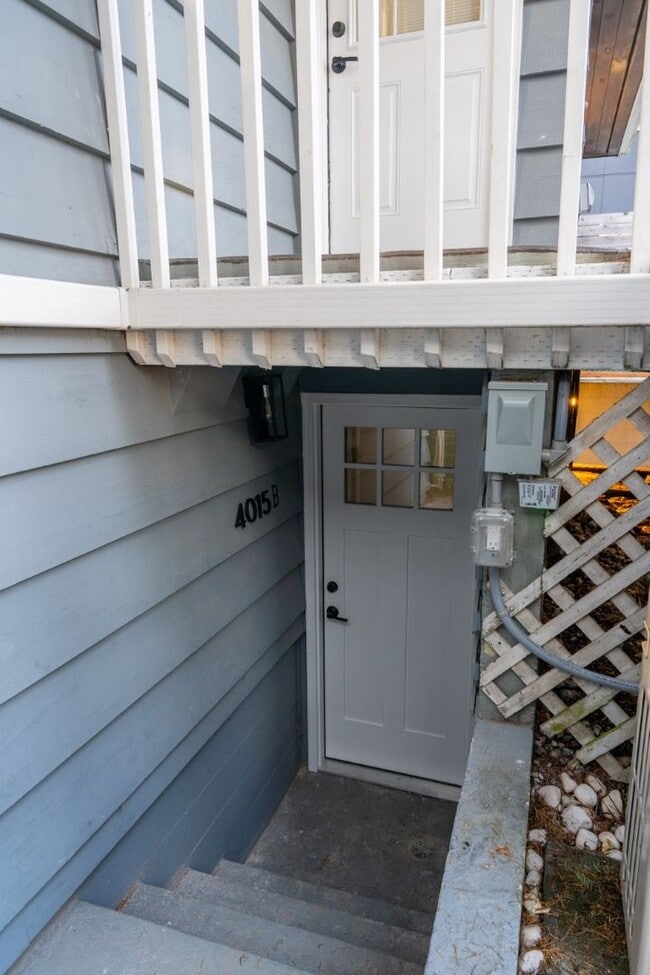 Building Photo - 4015 SW Thistle St Unit B