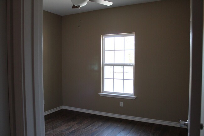 Photo - 1630 Samples Rd