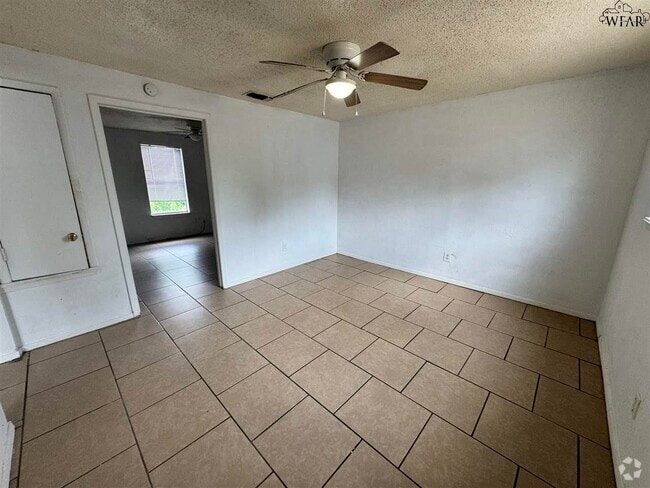 Building Photo - 613 Sunset Dr Rental