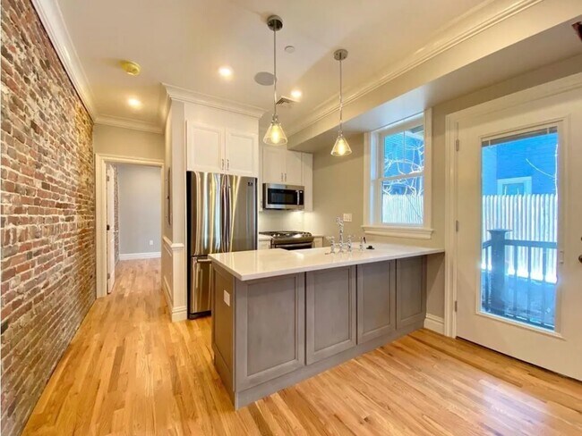 Photo - 17-17 Tremont St Unidad 15-1