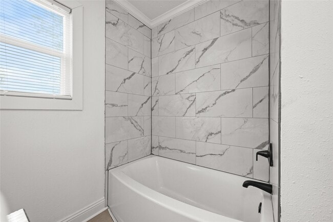 Photo - 205 Raymond St