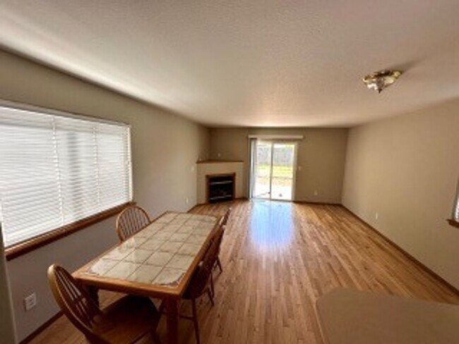 Photo - Beautiful 3 Bedroom Home Near University o...