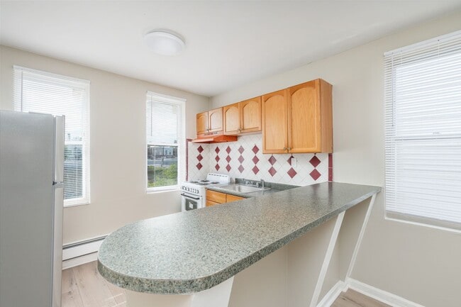 Building Photo - 3400 Reach St Unit 2nd Floor - B